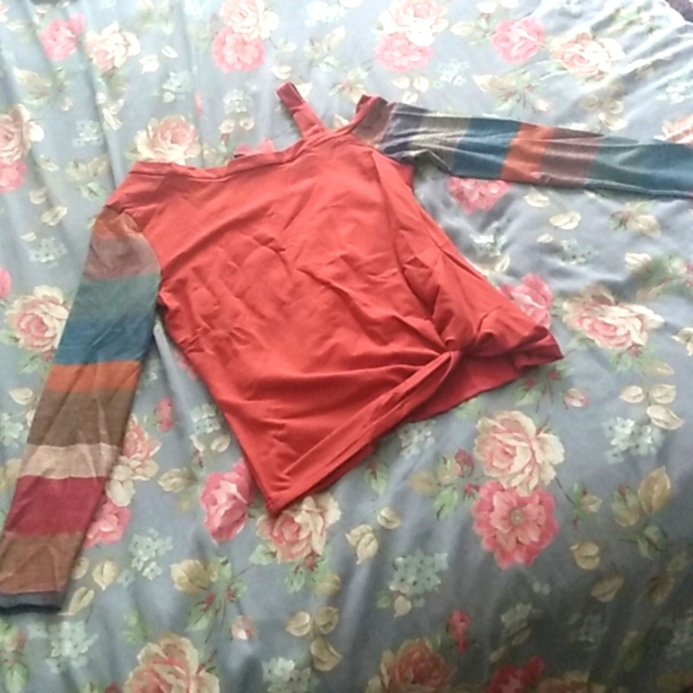 Loungy, fall top off the shoulder